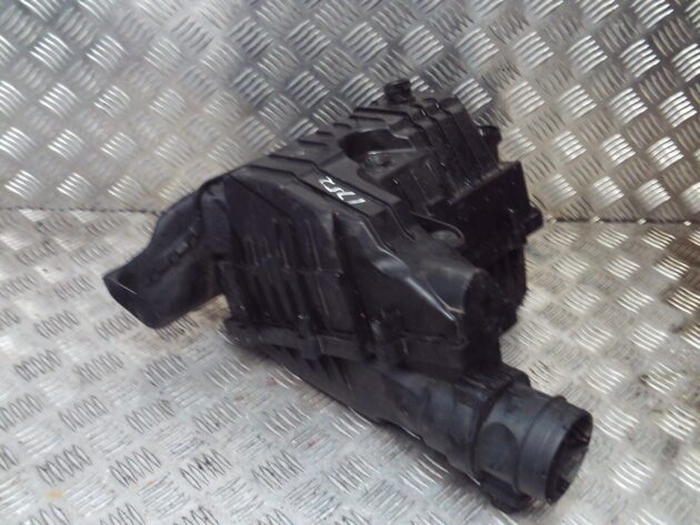 2016 GENUINE VW PASSAT B8  2.0 TDI AIRFILTER BOX HOUSING 5Q0129807AA - Image 2