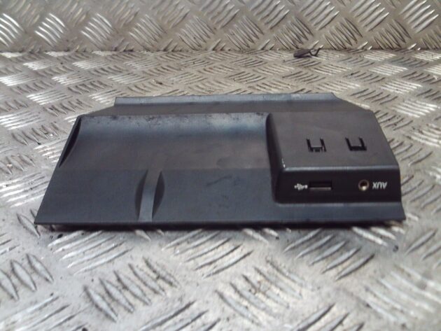 2016 GENUINE SKODA OCTAVIA USB AND AUX PORT 5E2857367 - Image 3