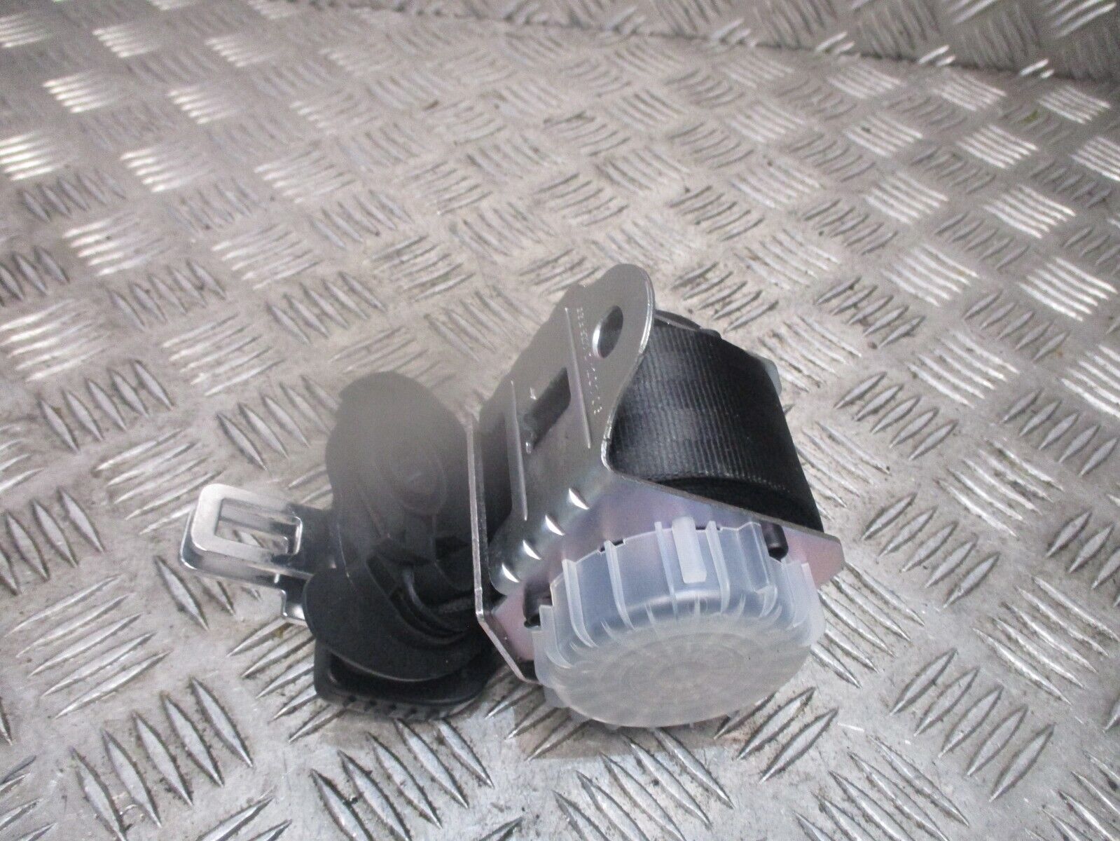 2013 GENUINE VW SHARAN 2ND ROW REAR CENTRE SEAT BELT 7N0857807