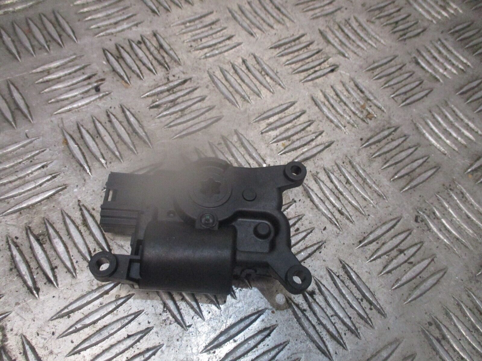 2015 GENUINE VW GOLF MK7 AIR FLAP HEATER ACTUATOR MOTOR 5Q0907511A - Image 3