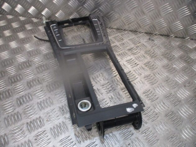2018 GENUINE VW GOLF R CENTRE CONSOLE CUP HOLDER 5G2863245F - Image 2