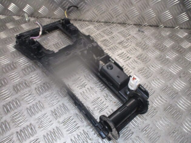2018 GENUINE VW GOLF R CENTRE CONSOLE CUP HOLDER 5G2863245F - Image 3