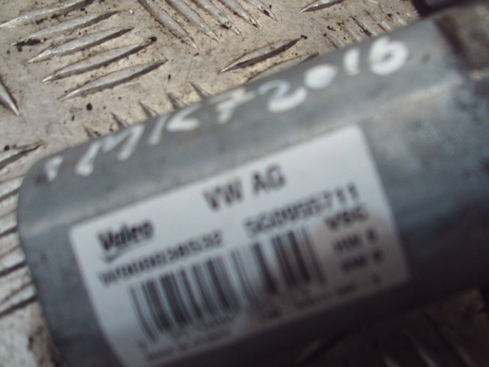 2015 GENUINE VW GOLF MK7 REAR WINDSCREEN WIPER MOTOR 5G0953711 - Image 2