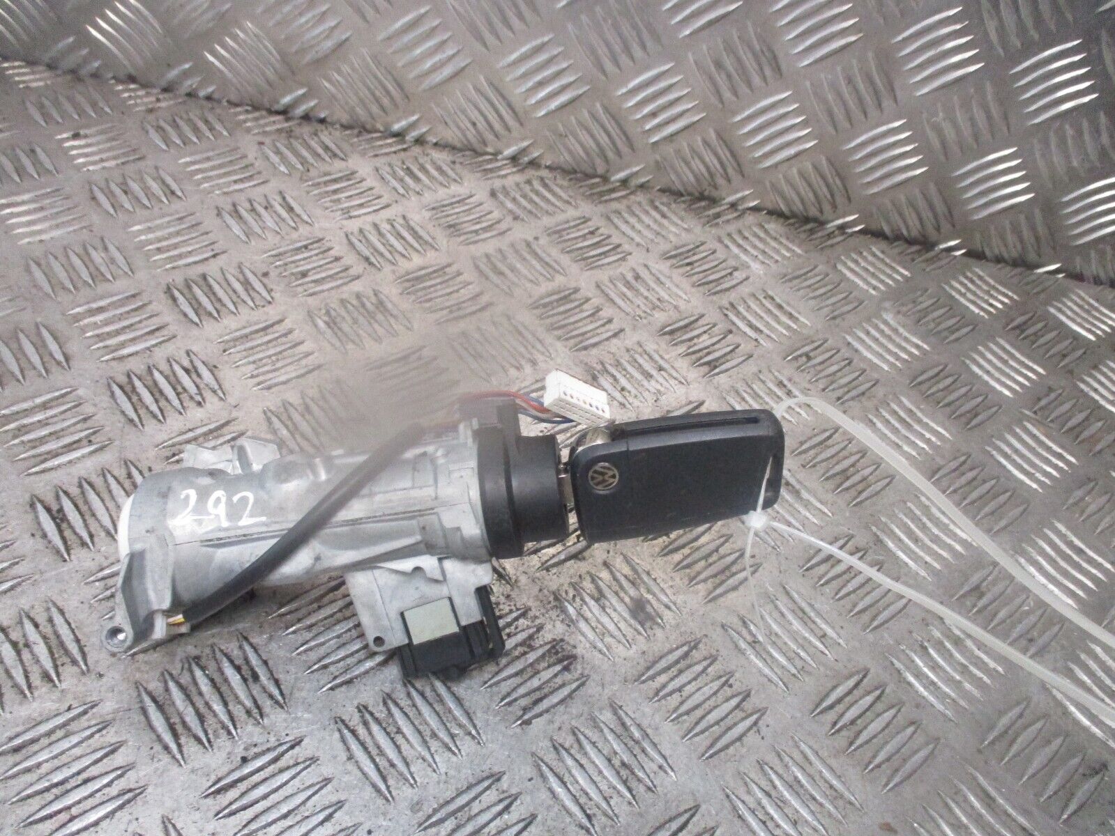 2015 GENUINE VW GOLF MK7 IGNITION BARREL & KAY 5Q0905865A - Image 3