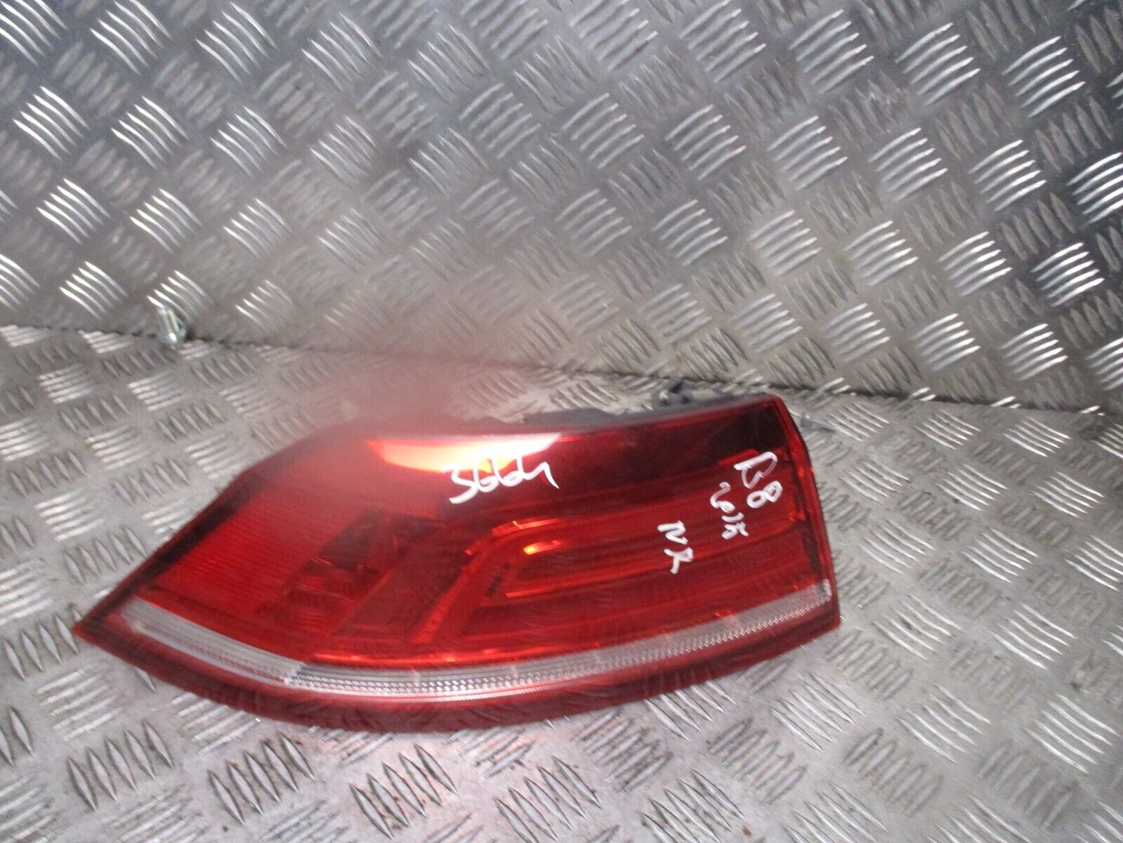 2015 GENUINE VW PASSAT B8 SALOON REAR LEFT PASSENGER SIDE BODY TAILLLIGHT LAMP