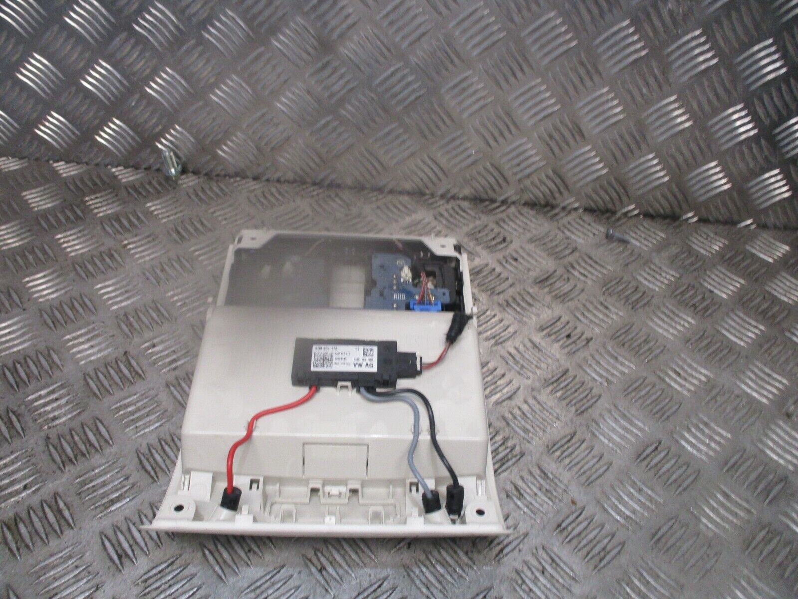 2015 GENUINE VW PASSAT B8 FRONT INTERIOR ROOF READING LIGHT LAMP 5Q0951172 - Image 3