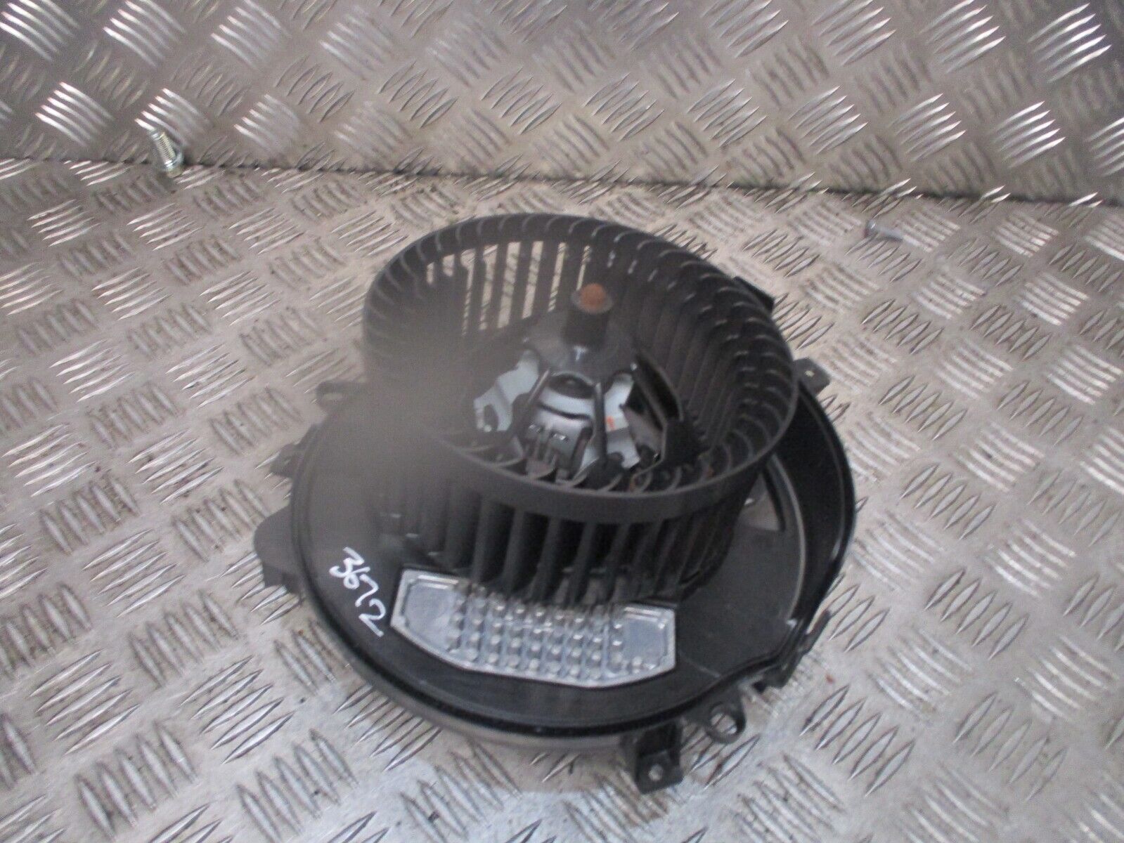 2015 GENUINE VW PASSAT B8 HEATER BLOWER MOTOR FAN 3Q0907521A - Image 2
