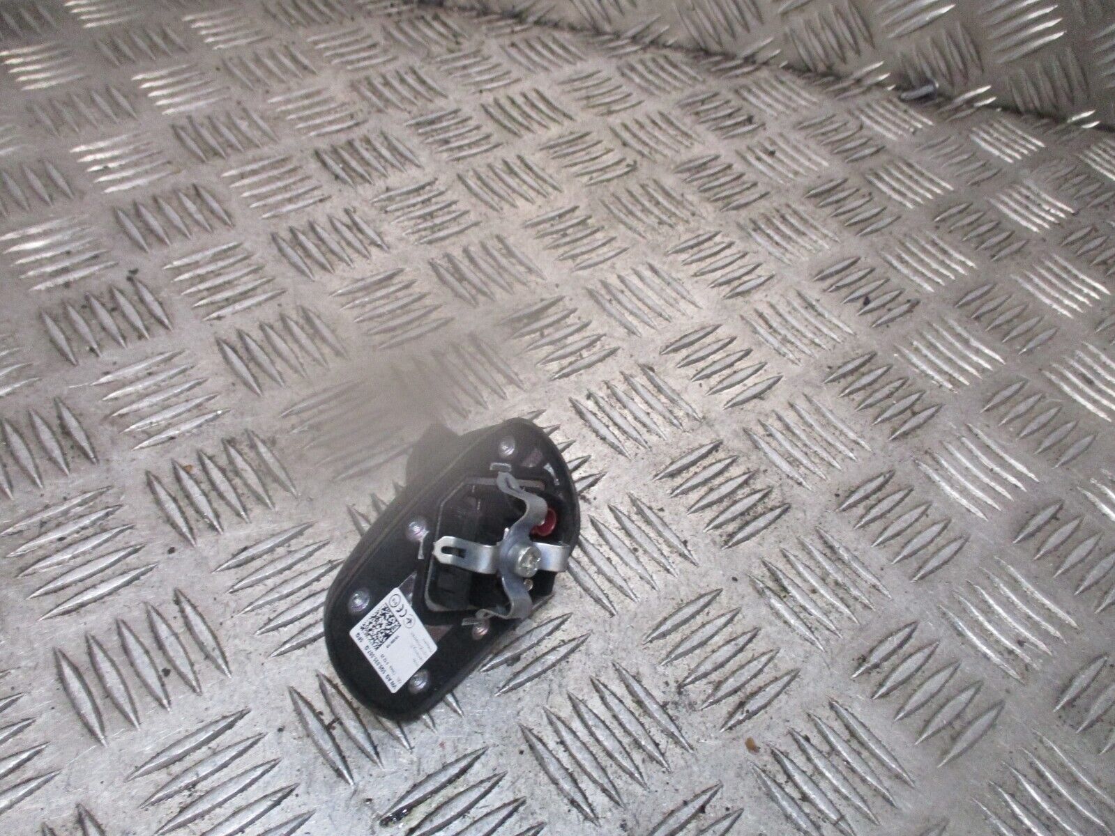 2015 GENUINE VW PASSAT B8 REAR AERIAL ANTENNA ROOF SHARK 5Q0035507Q - Image 3