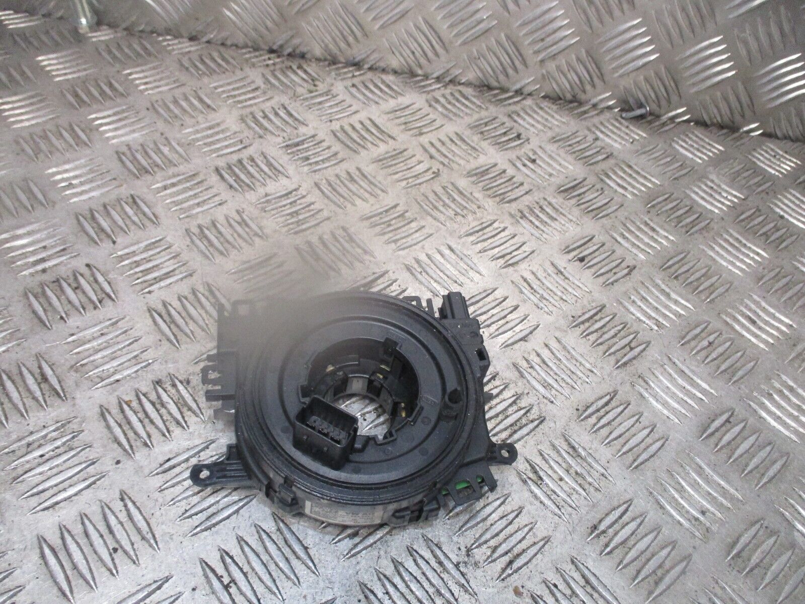 2015 GENUINE VW PASSAT B8 STEERING WHEEL SLIP RING CLOCK SQUIB 5Q0953569A