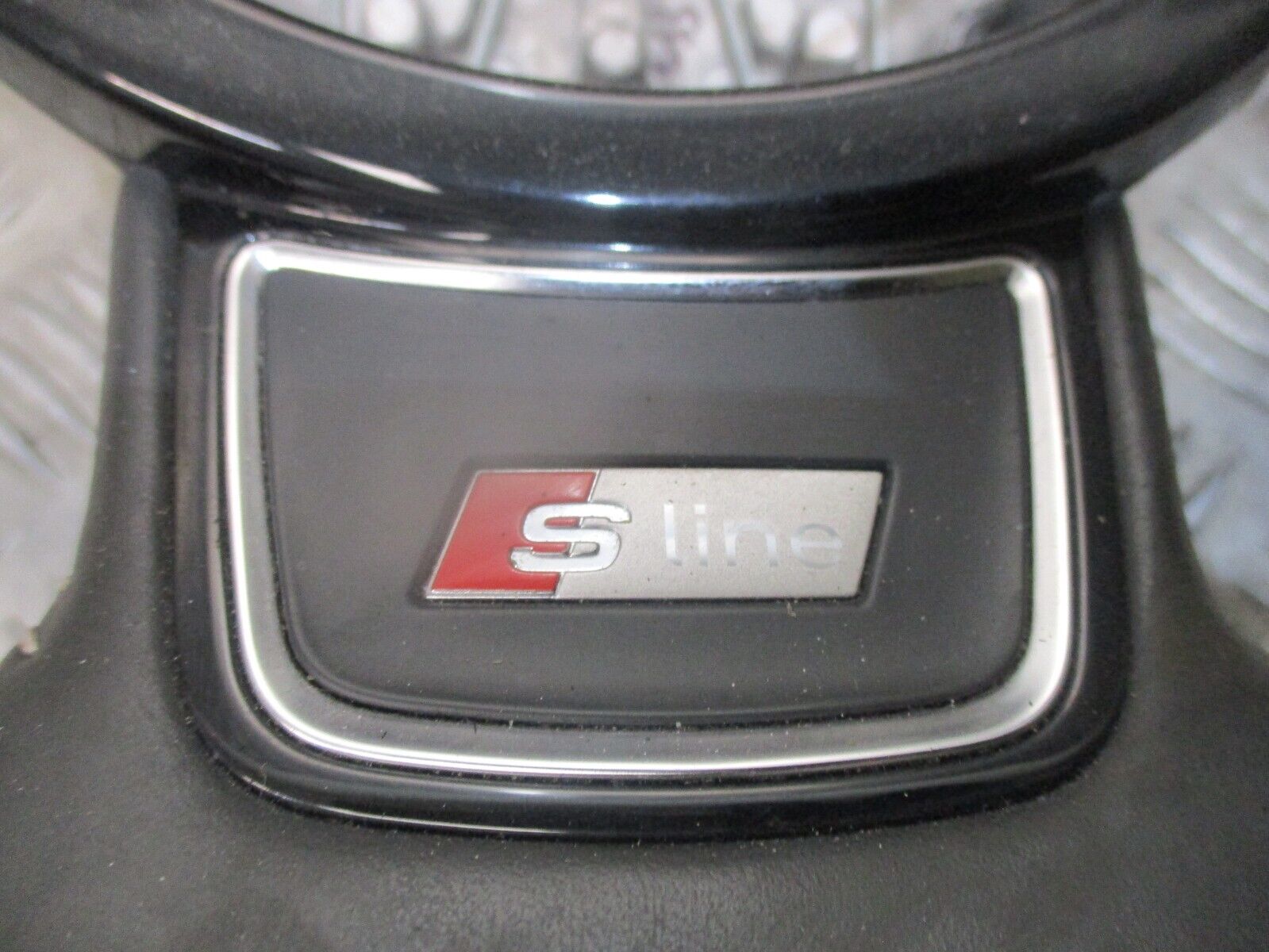 2016 GENUINE AUDI A1 SLINE DRIVERS MULTIFUNCTION STEERING WHEEL 8X0419091L - Image 2