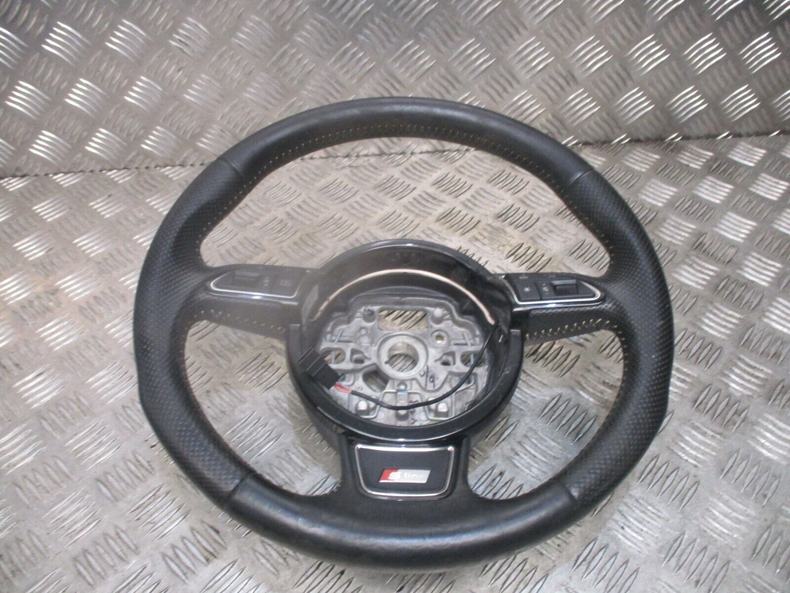 2016 GENUINE AUDI A1 SLINE DRIVERS MULTIFUNCTION STEERING WHEEL 8X0419091L - Image 3