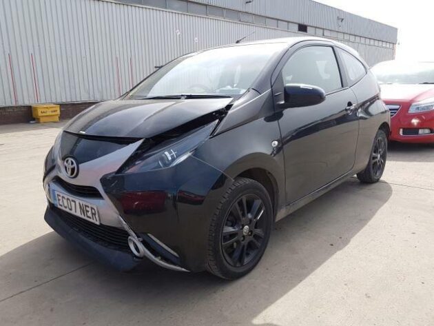 2017 GENUINE TOYOTA AYGO COMPLETE FRONT BUMPER BREAKING SPARES LIGHT SPARE WHEEL - Image 2