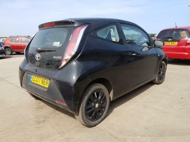 2017 GENUINE TOYOTA AYGO COMPLETE FRONT BUMPER BREAKING SPARES LIGHT SPARE WHEEL - Image 3