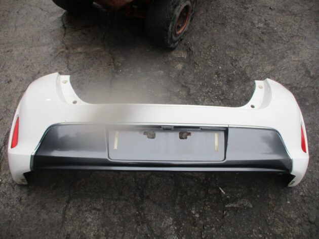2014 GENUINE TOYOTA AURIS HATCHBACK REAR COMPLETE BUMPER - Image 2