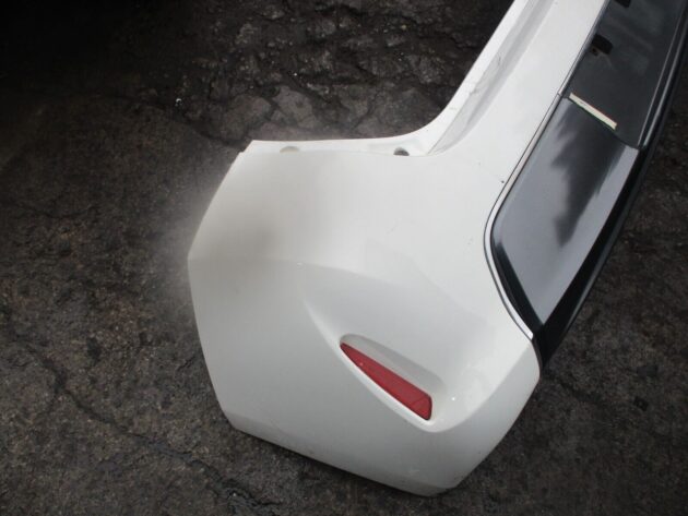 2014 GENUINE TOYOTA AURIS HATCHBACK REAR COMPLETE BUMPER - Image 4