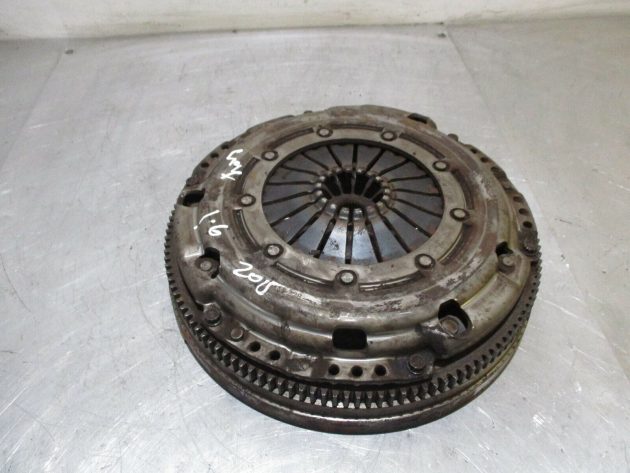 2013-2017 VW GOLF MK7 SKODA OCTAVIA 1.6TDI CLUTCH KIT AND FLYWHEEL 04L105273 OEM