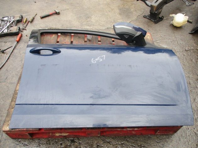 2015 SKODA OCTAVIA FRONT RIGHT DRIVER SIDE BARE SHELL DOOR IN GOOD CONDITION - Image 2