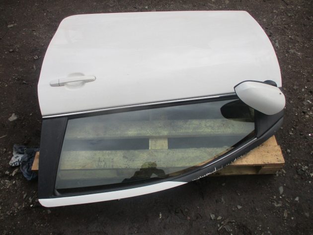 2016 GENUINE CITEREON C1 3DR LEFT PASSENGER SIDE FRONT NSF BARE SHELL DOOR OEM - Image 2