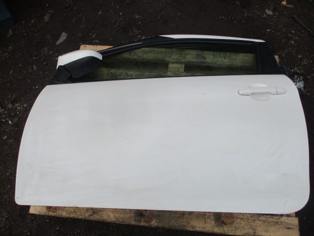2016 GENUINE CITEREON C1 3DR LEFT PASSENGER SIDE FRONT NSF BARE SHELL DOOR OEM - Image 3