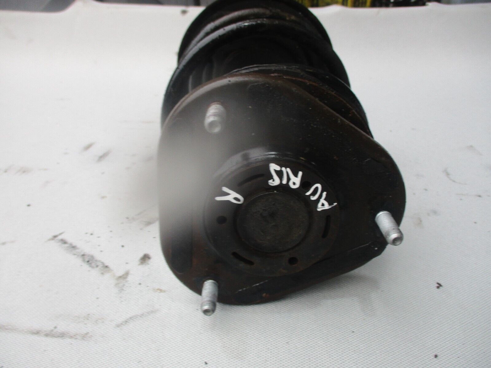 2014 GENUINE TOYOTA AURIS 1.8HYBRID FRONT RIGHT DRIVER SIDE SHOCK ABSORBER - Image 2