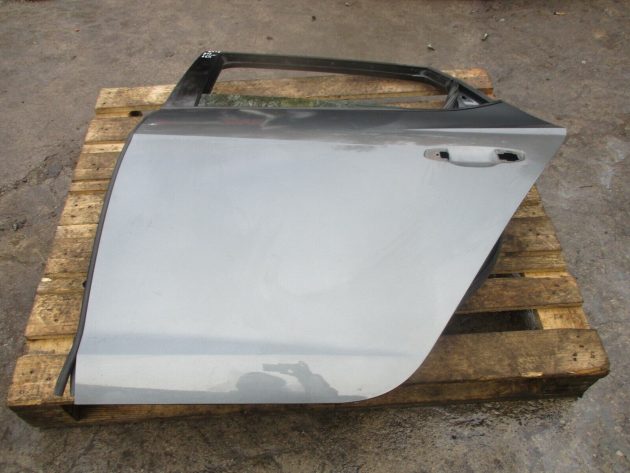 2015 GENUINE SEAT LEON FR DRIVER RIGHT HAND SIDE REAR DOOR BARE SHELL DOOR OEM - Image 2