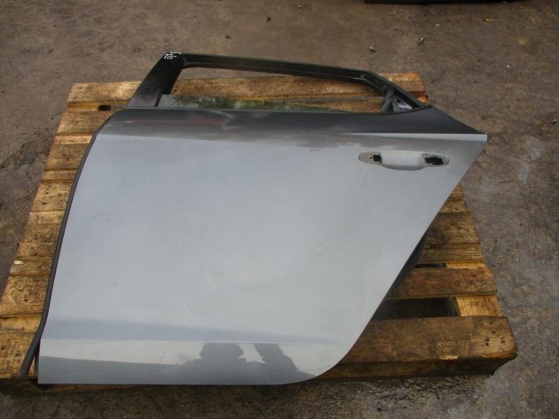 2015 GENUINE SEAT LEON FR DRIVER RIGHT HAND SIDE REAR DOOR BARE SHELL DOOR OEM - Image 3