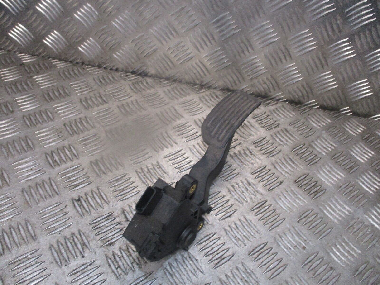 2015 GENUINE NISSAN JUKE ACCELERATOR THROTTLE PADEL