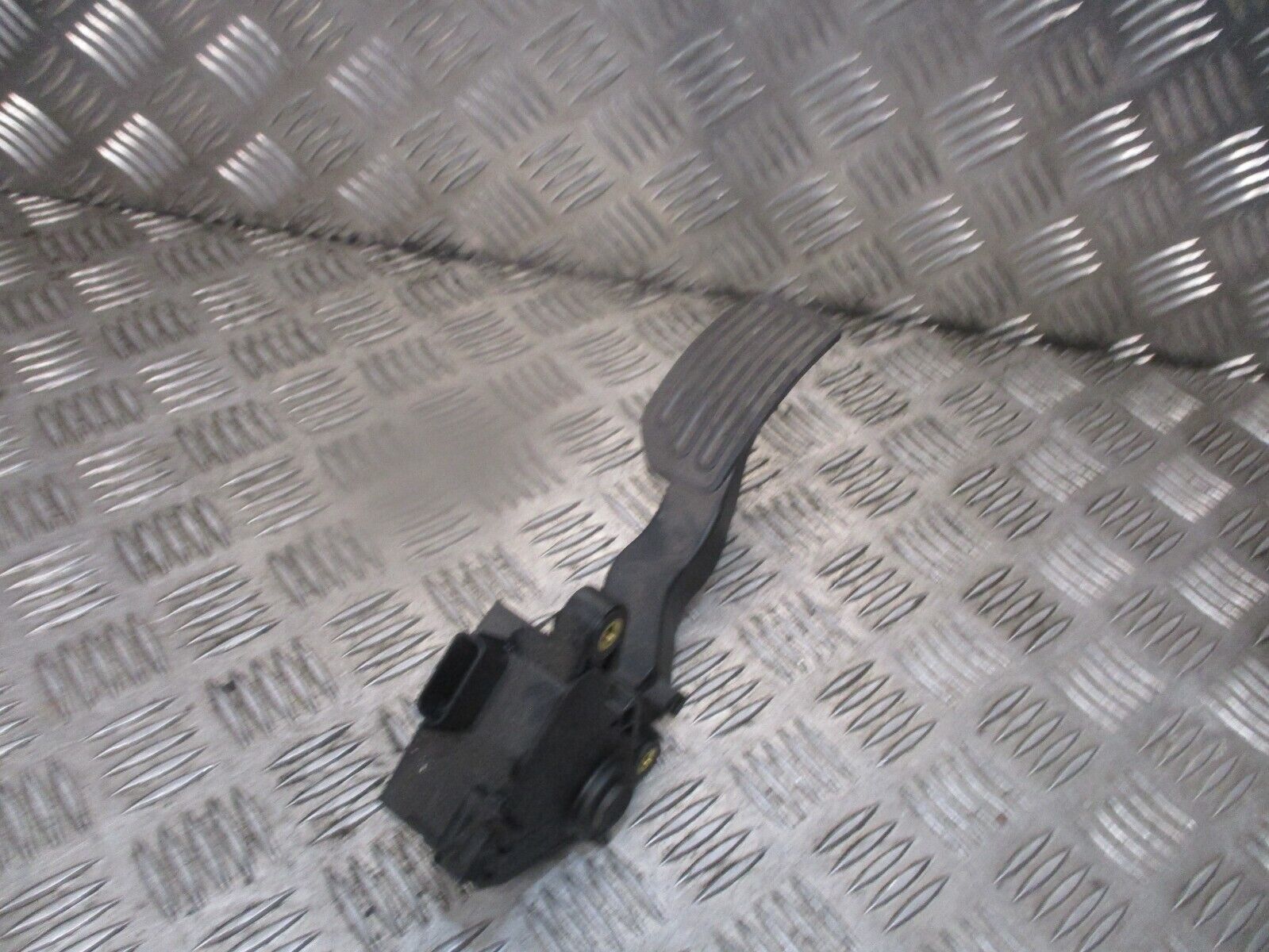 2015 GENUINE NISSAN JUKE ACCELERATOR THROTTLE PADEL - Image 2