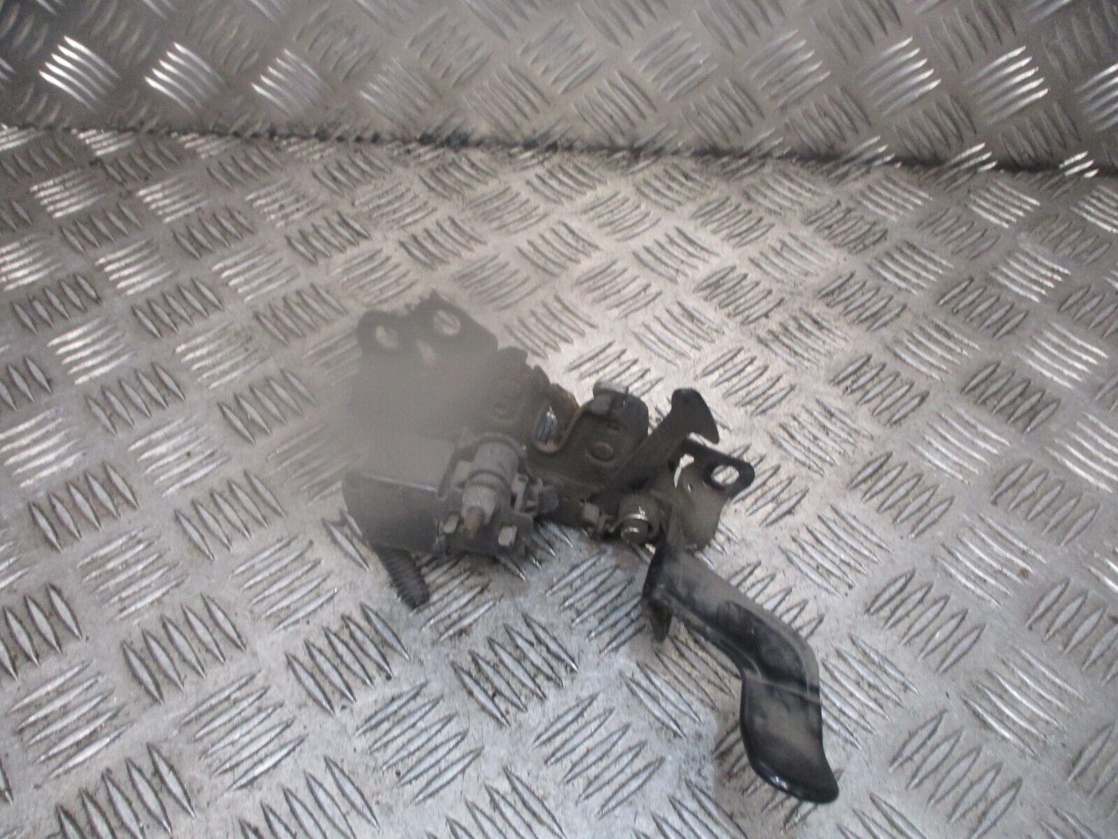 2015 GENUINE NISSAN JUKE FRONT BONNET LOCK LATCH MECHANISM - Image 2