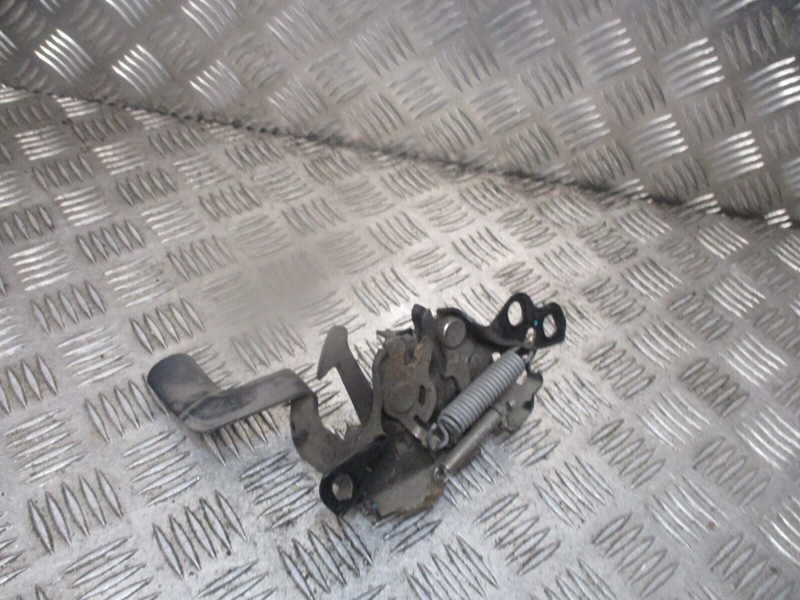 2015 GENUINE NISSAN JUKE FRONT BONNET LOCK LATCH MECHANISM - Image 3