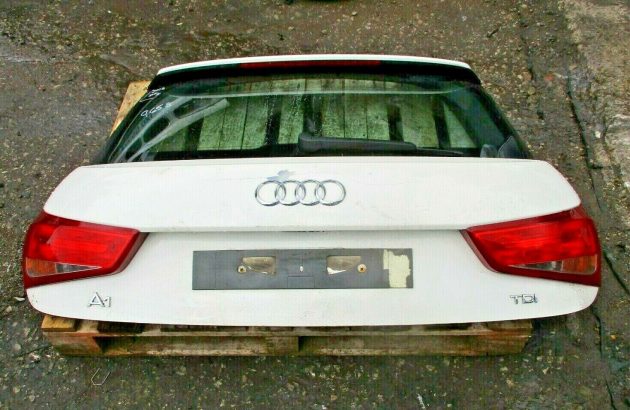2013 GENUINE AUDI A1 8X 3 DOOR REAR BARE TAILGATE BOOTLID & SPOILER