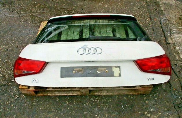 2013 GENUINE AUDI A1 8X 3 DOOR REAR BARE TAILGATE BOOTLID & SPOILER - Image 2