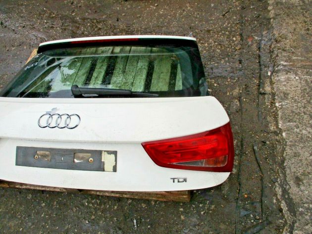 2013 GENUINE AUDI A1 8X 3 DOOR REAR BARE TAILGATE BOOTLID & SPOILER - Image 5