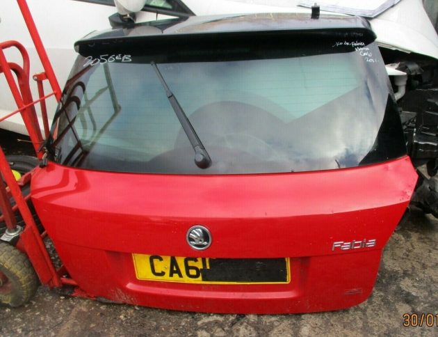 2011 SKODA FABIA MONTE CARLO REAR TAILGATE BOOT LID & WINDSCREEN & WIPER ARM OEM