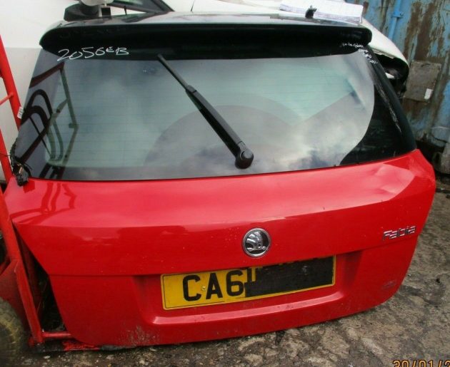 2011 SKODA FABIA MONTE CARLO REAR TAILGATE BOOT LID & WINDSCREEN & WIPER ARM OEM - Image 3