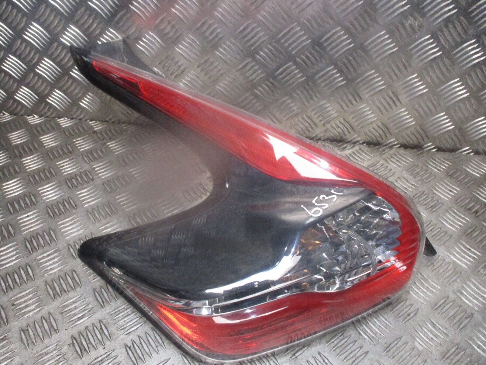 2015 GENUINE NISSAN JUKE REAR LEFT PASSENGER SIDE BODY LIGHT LAMP L90132965 - Image 2