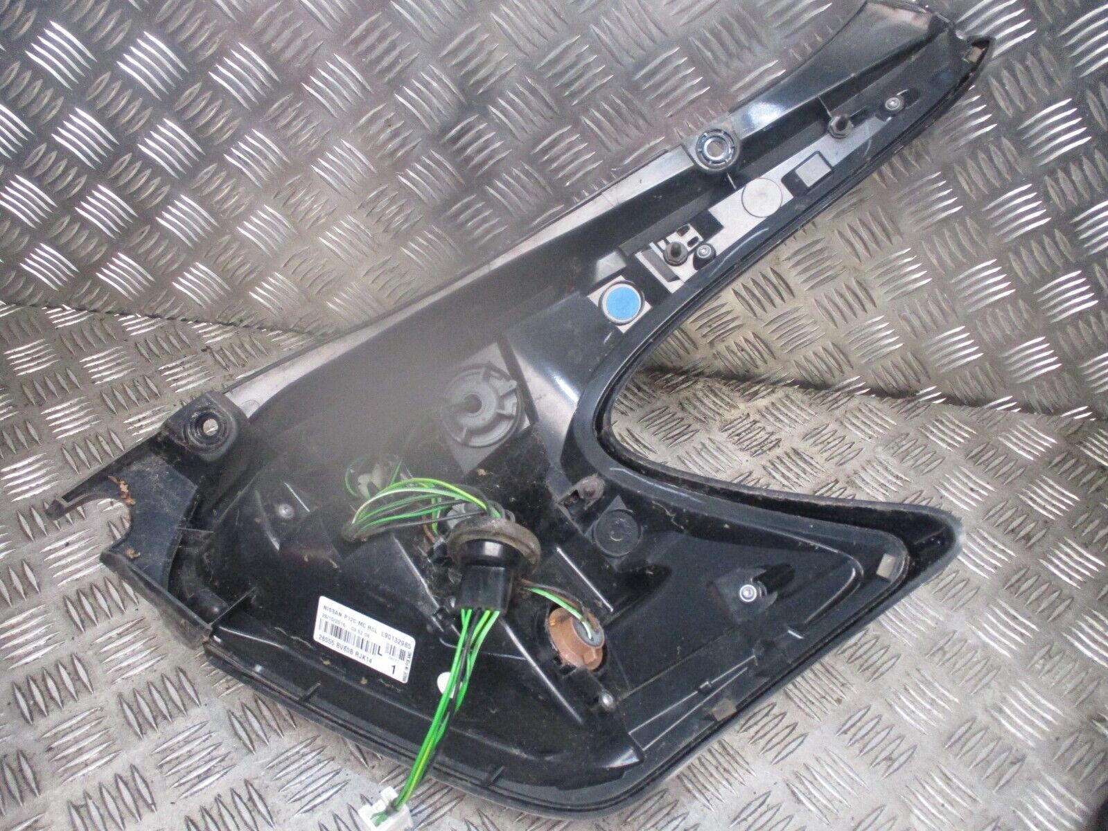 2015 GENUINE NISSAN JUKE REAR LEFT PASSENGER SIDE BODY LIGHT LAMP L90132965 - Image 3