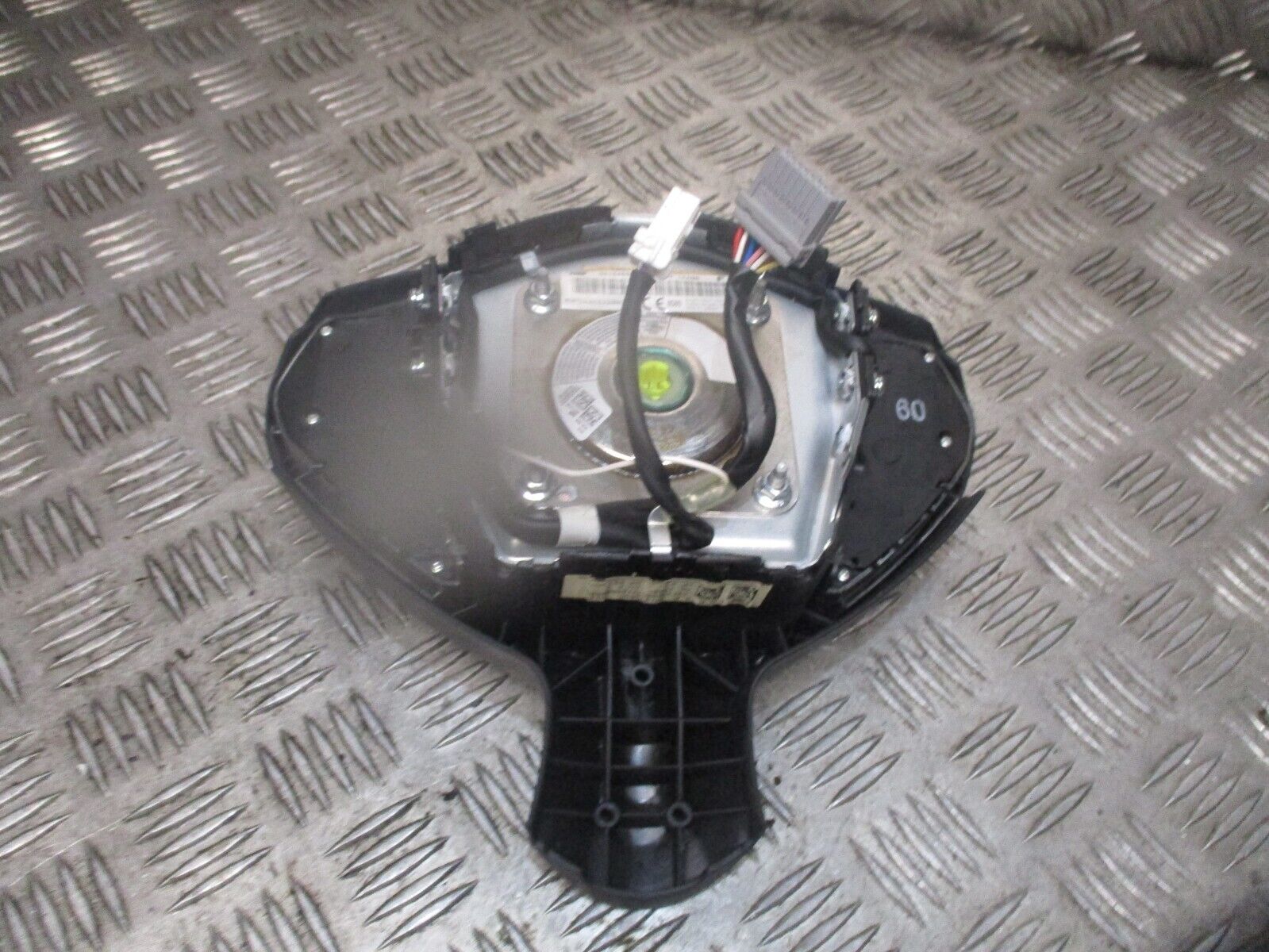 2015 GENUINE NISSAN JUKE FRONT RIGHT DRIVER SIDE STEERING WHEEL BAG 985101KA8B - Image 2