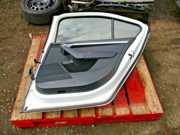 2014 GENUINE SKODA OCTAVIA SALOON REAR RIGHT DRIVER SIDE BARE SHELL DOOR OSR - Image 4