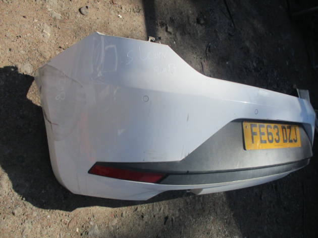 2013 GENUINE SEAT LEON FR HATCHBACK REAR BUMPER COMPLETE - Image 3