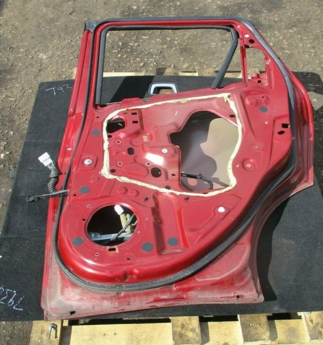 2014 GENUINE NISSAN JUKE 1.6 PETROL DRIVER SIDE REAR BARE SHELL DOOR OSR - Image 2