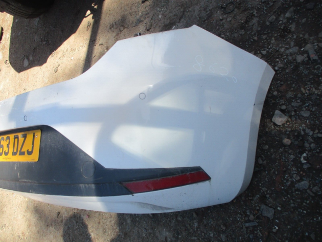 2013 GENUINE SEAT LEON FR HATCHBACK REAR BUMPER COMPLETE - Image 4
