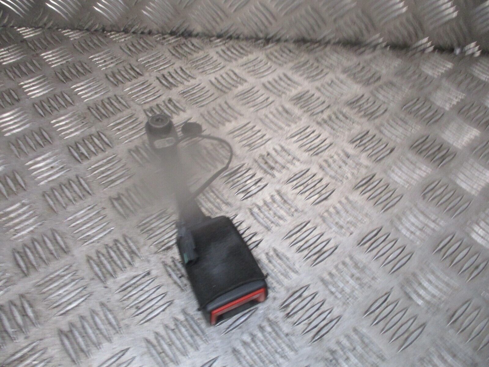 2015 GENUINE VAUXHALL ASTRA FRONT LEFT PASSENGER SIDE SEAT BELT BUCKLE 39016995