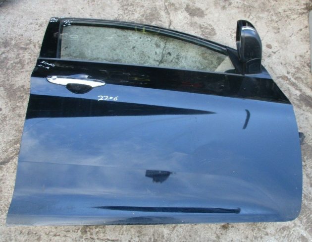 2016 KIA PICANTO FRONT RIGHT DRIVER SIDE BARE SHELL DOOR IN GOOD CONDITION - Image 2