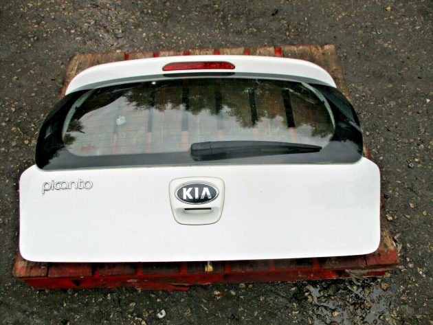 2012 GENUINE KIA PICANTO REAR TAILGATE BOOTLID IN MINT CONDITION - Image 2