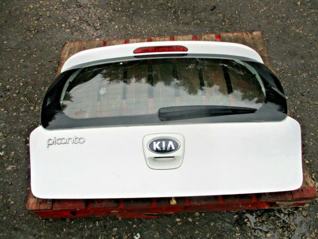 2012 GENUINE KIA PICANTO REAR TAILGATE BOOTLID IN MINT CONDITION - Image 3