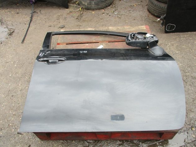 2012 TOYOTA AURIS FRONT RIGHT DRIVER SIDE BARE SHELL DOOR IN GOOD CONDITION - Image 2