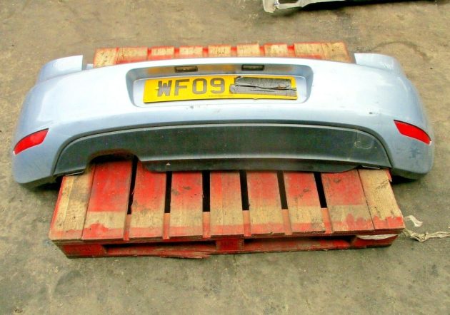 2009-2013 GENUINE VW GOLF MK6 REAR BUMPER IN GOOD CONDITION 5K6807421