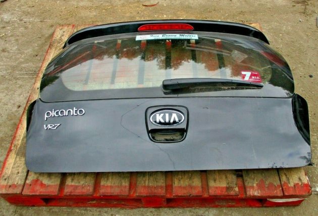 2015 GENUINE KIA PICANTO VR7 TAILGATE BOOT LID IN GOOD CONDITION