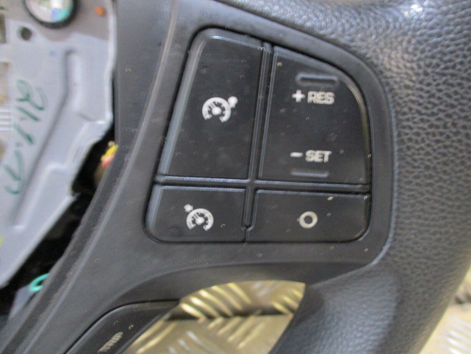 2016 GENUINE HYUNDAI I10 MULTIFUNCTION STEERING WHEEL 56130-B4000 56100-B9050 - Image 2